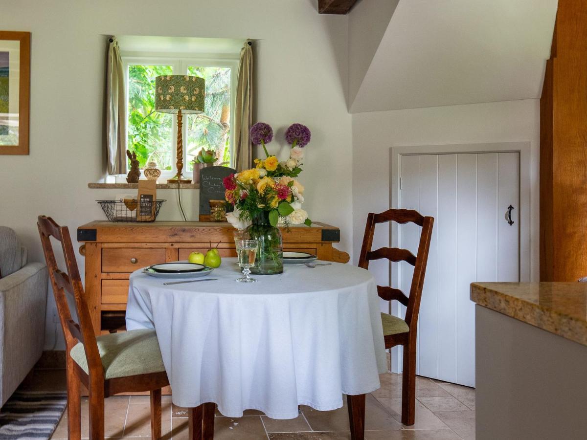 Climbing Rose Cottage - Dog Friendly - Peaceful Cotswold Cottage Adlestrop 외부 사진